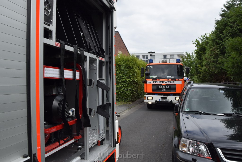 Feuer 2 Koeln Brueck Am Schildschen P21.JPG - Miklos Laubert